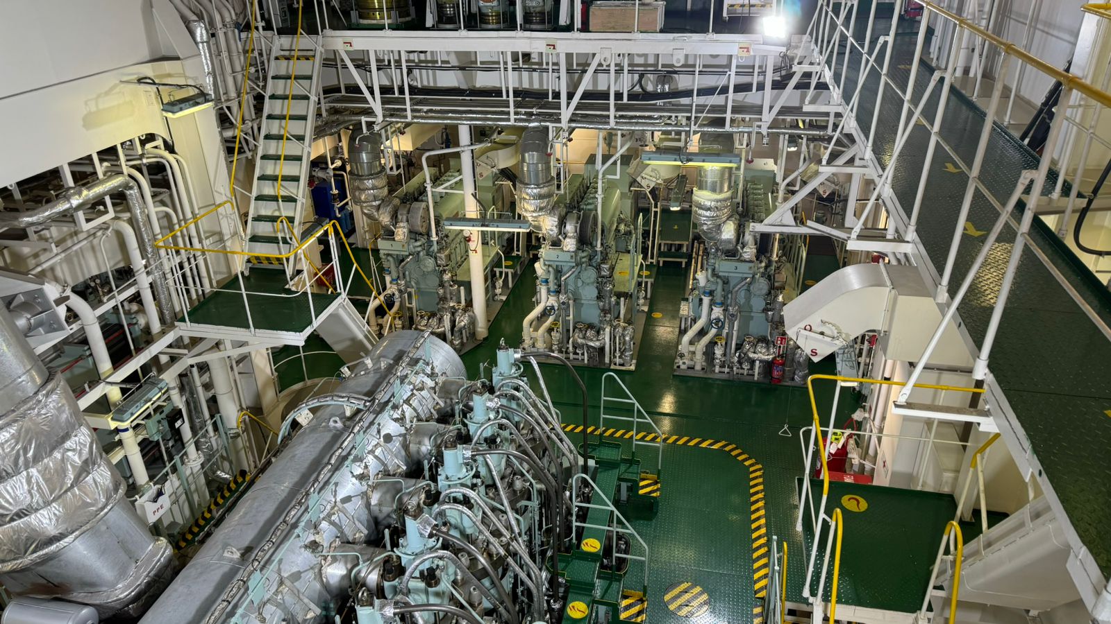 a large ship with a large number of people on it 